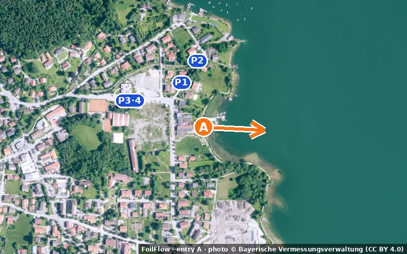 Aerial photo of entry A at Bad Wiessee (Tegernsee): the arrow points onto the water, P = car parks