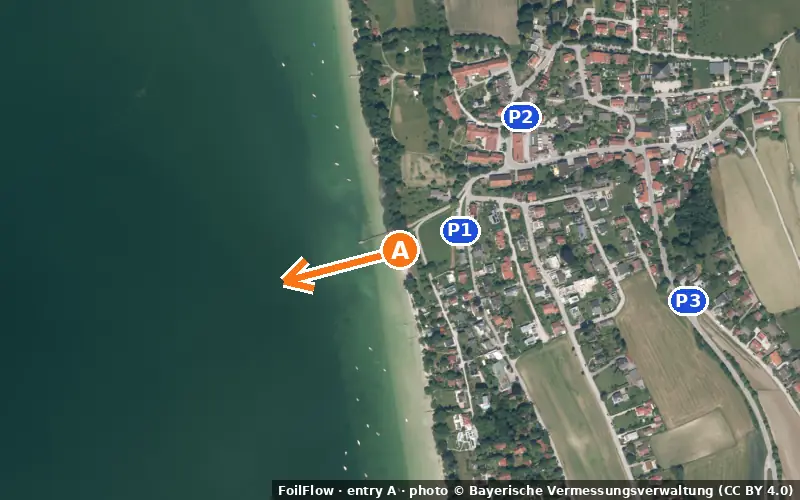 Aerial photo of entry A at Breitbrunn (Ammersee): the arrow points onto the water, P = car parks