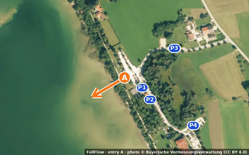 Aerial photo of entry A at Egerer (Chiemsee): the arrow points onto the water, P = car parks