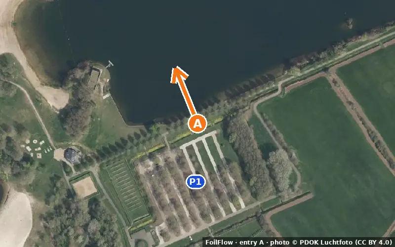 Aerial photo of entry A at Engelen: the arrow points onto the water, P = car parks