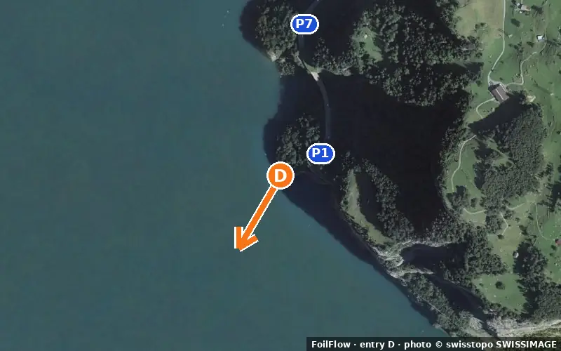 Aerial photo of entry D at Flüelen (Urnersee): the arrow points onto the water, P = car parks