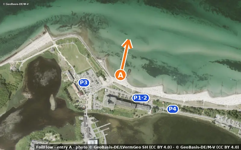 Aerial photo of entry A at Heiligenhafen (Ostsee): the arrow points onto the water, P = car parks