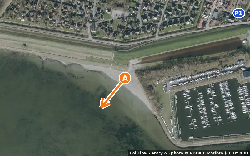 Aerial photo of entry A at Herkingen (Grevelingenmeer): the arrow points onto the water, P = car parks