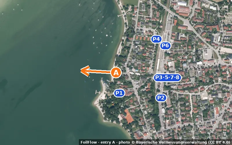 Aerial photo of entry A at Herrsching am Ammersee: the arrow points onto the water, P = car parks
