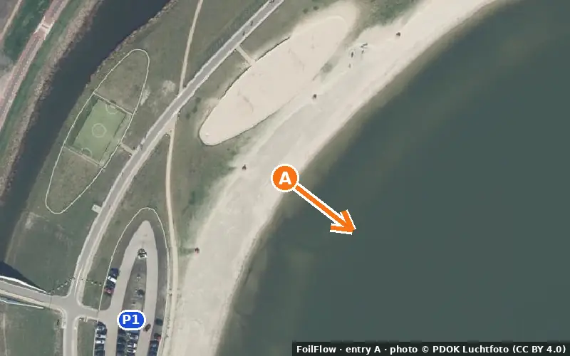Aerial photo of entry A at Hoorn (Markermeer): the arrow points onto the water, P = car parks