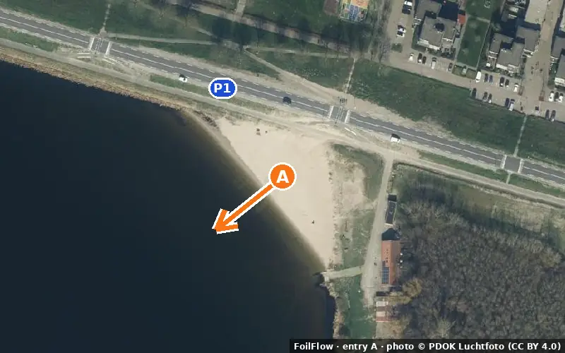 Aerial photo of entry A at Huizen: the arrow points onto the water, P = car parks