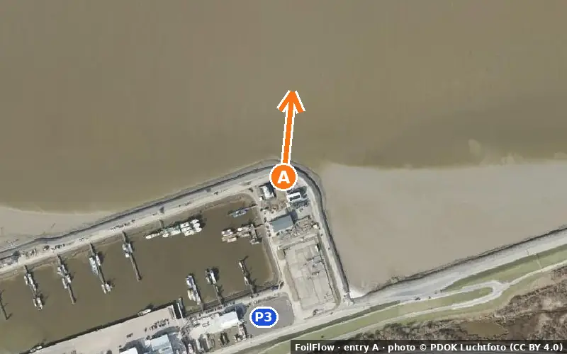 Aerial photo of entry A at Lauwersmeer (Oostmahorn): the arrow points onto the water, P = car parks