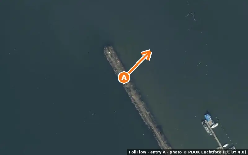 Aerial photo of entry A at Muiderzand (Almere): the arrow points onto the water, P = car parks