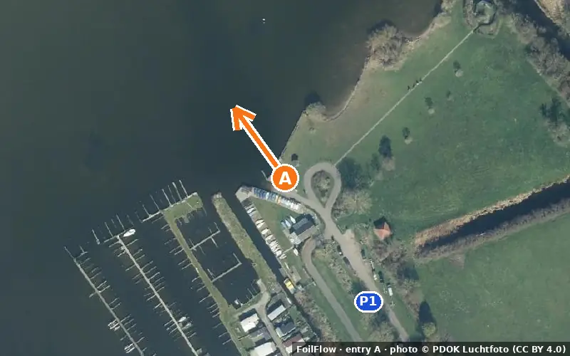 Aerial photo of entry A at Nunspeet (Veluwemeer): the arrow points onto the water, P = car parks