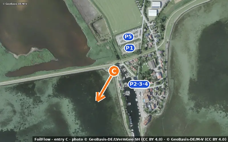 Aerial photo of entry C at Orth (Orther Bucht): the arrow points onto the water, P = car parks