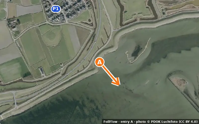 Aerial photo of entry A at Ouddorp (Grevelingenmeer): the arrow points onto the water, P = car parks