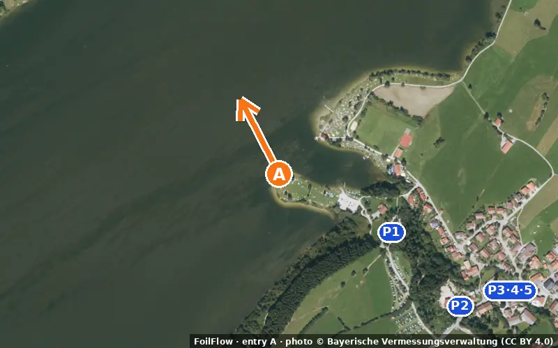 Aerial photo of entry A at Petersthal (Rottachsee): the arrow points onto the water, P = car parks