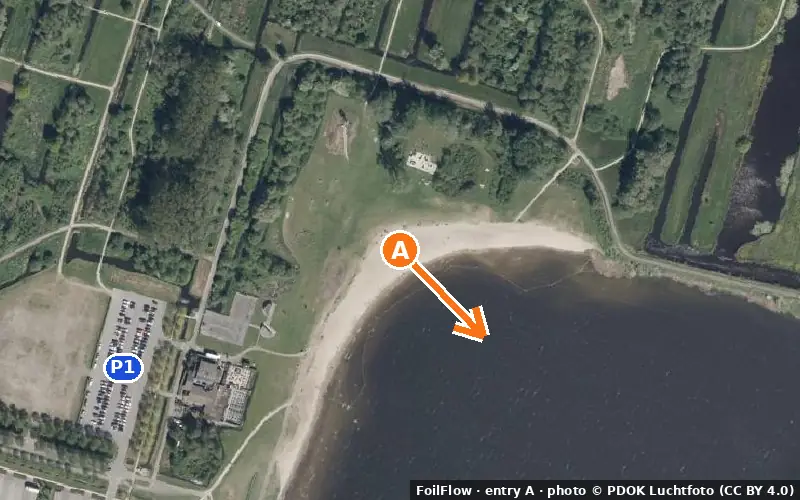 Aerial photo of entry A at Reeuwijkse Plassen: the arrow points onto the water, P = car parks