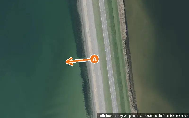 Aerial photo of entry A at Rilland (Oosterschelde): the arrow points onto the water, P = car parks