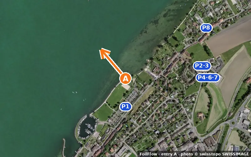 Aerial photo of entry A at Salvenach (Murtensee): the arrow points onto the water, P = car parks