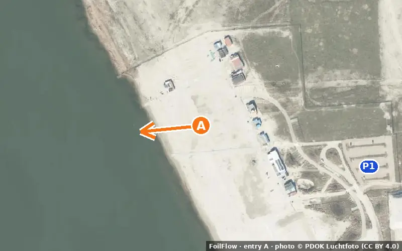 Aerial photo of entry A at Surfcenter IJburg: the arrow points onto the water, P = car parks