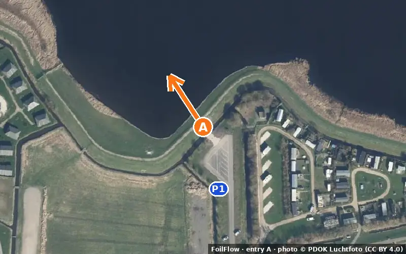 Aerial photo of entry A at Uitgeestermeer: the arrow points onto the water, P = car parks