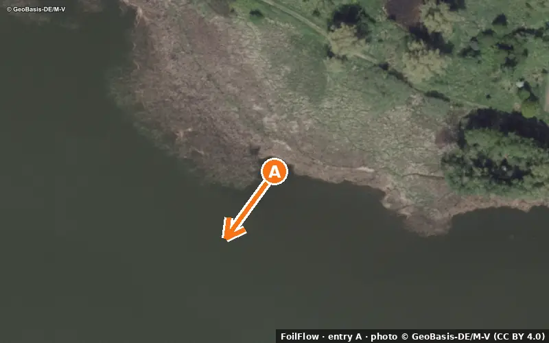 Aerial photo of entry A at unknown place (Saaler Bodden): the arrow points onto the water, P = car parks