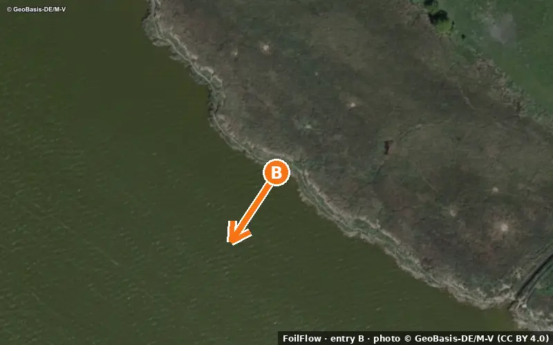 Aerial photo of entry B at unknown place (Saaler Bodden): the arrow points onto the water, P = car parks