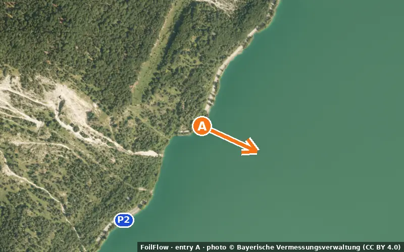 Aerial photo of entry A at Urfeld (Walchensee): the arrow points onto the water, P = car parks