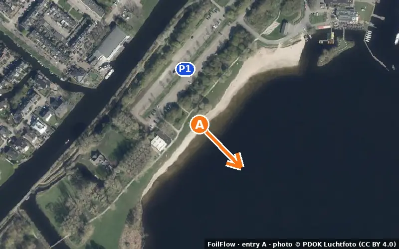 Aerial photo of entry A at Vlietland: the arrow points onto the water, P = car parks