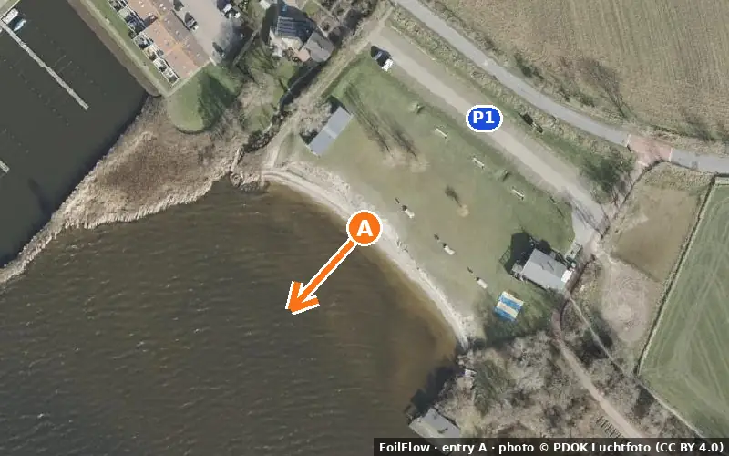 Aerial photo of entry A at Westerland: the arrow points onto the water, P = car parks