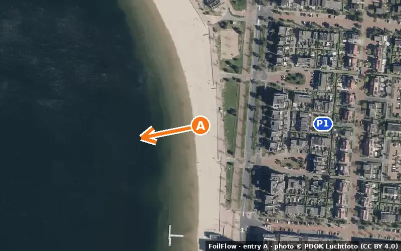 Aerial photo of entry A at Zevenhuizerplas: the arrow points onto the water, P = car parks