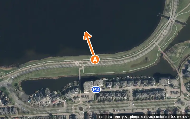 Aerial photo of entry A at Zoetermeerse Plas: the arrow points onto the water, P = car parks