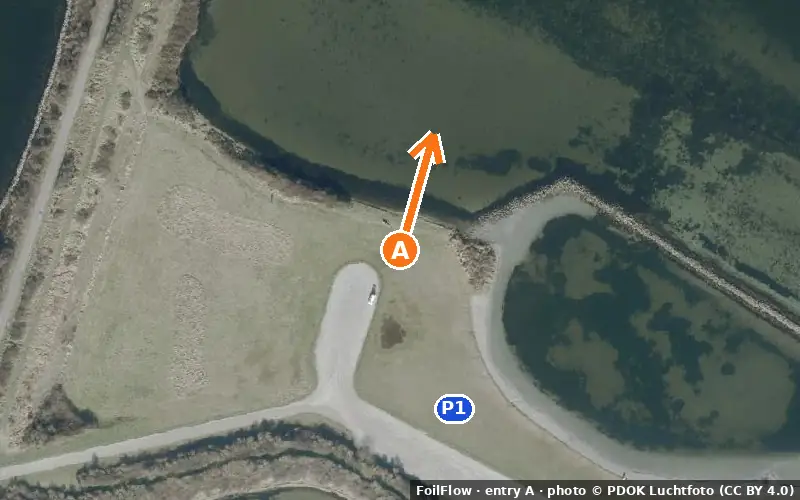 Aerial photo of entry A at Zonnemaire (Grevelingenmeer): the arrow points onto the water, P = car parks